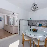 Mika1 Апартаменти *